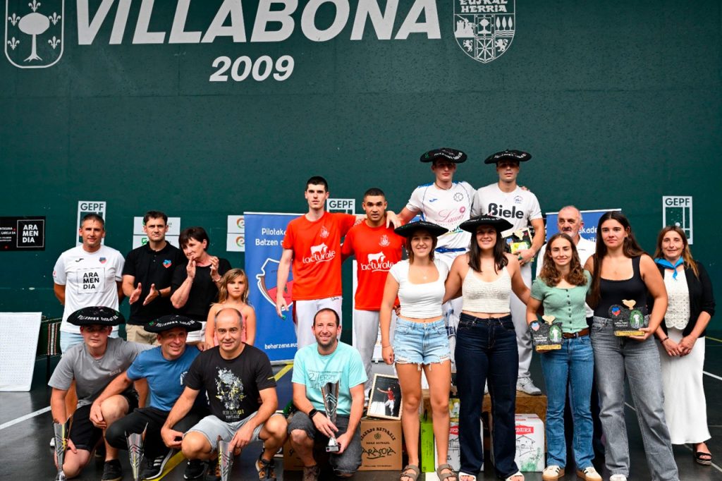 Egiguren y Bernaola, y Zabaleta y Capellán, campeones del XIV Memorial Antton Pebet del  Santio txapelketa de Villabona