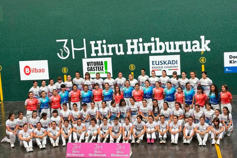 Vitoria-Gasteiz, epicentro de la pelota a mano femenina con la primera jornada del Hiru Hiriburuak